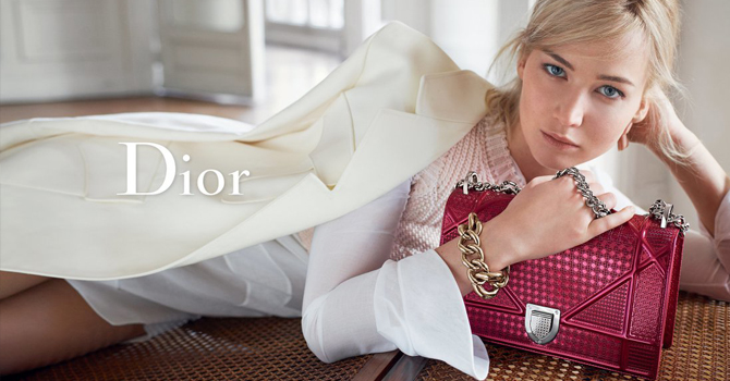 جينيفر لورانس تعود لديور مع حقائب ربيع 2016