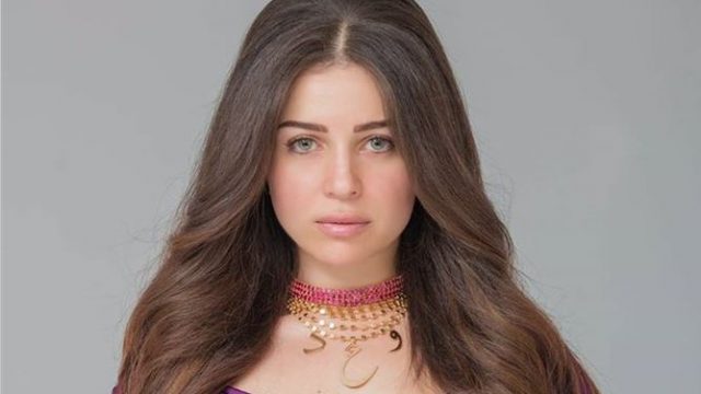ما سبب اتهام مي عز الدين بخدش الحياء العام؟