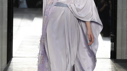 فستان أرجواني باسيتل مطرز من Alexis Mabille هوت كوتور خريف 2016