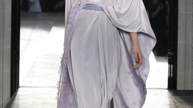 فستان أرجواني باسيتل مطرز من Alexis Mabille هوت كوتور خريف 2016