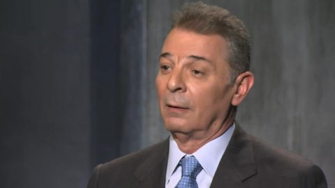 محمود حميدة: أحببت زوجتي الأولى وأنا في الخامسة
