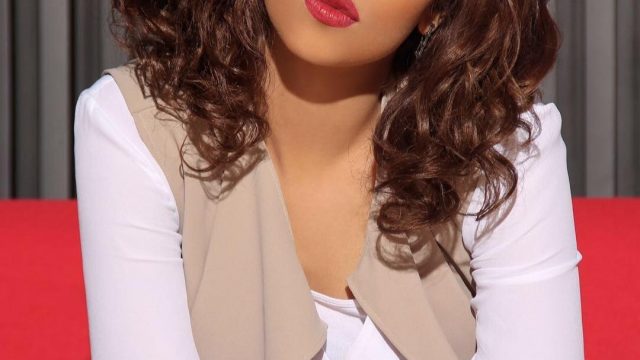 بلقيس فتحي بتسريحة البوب الطويل