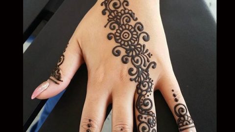 رسمة حنة سوداء من وحي الأزهار من Girly Henna