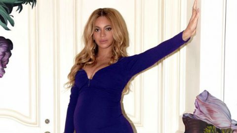 بيونسيه بإطلالة مثالية تبرز منحنيات قوامها رغم الحمل !