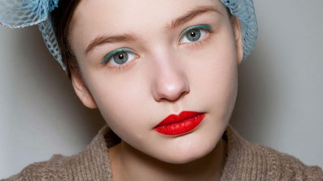 ظلال جفون أخضر مع أحمر شفاه أحمر برتقالي 2015
