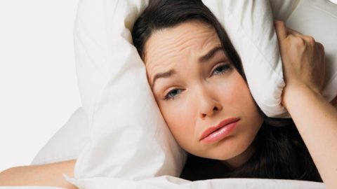 لا أنام طيلة الليل.. فماذا أفعل؟