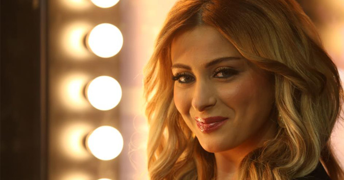 فرح يوسف وسط أطفال ضيعتها بسوريا