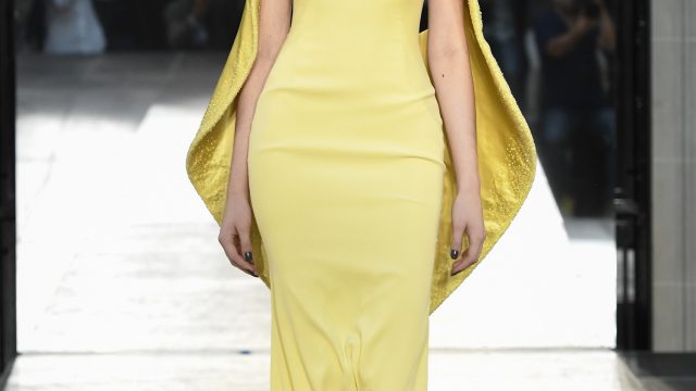 فستان أصفر طويل من Alexis Mabille هوت كوتور خريف 2016