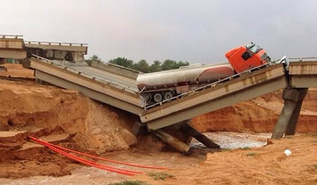 انهيار كوبري الثمامة بشرق الرياض