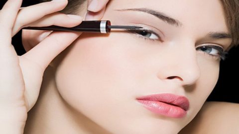 إبرزي إطلالتك في العيد برسومات آي لاينر غير تقليدية