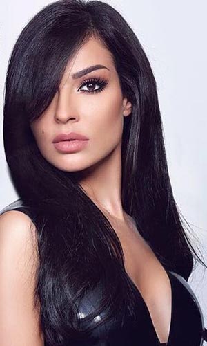 نادين نجيم بشعر اسود ومكياج عربي هادئ