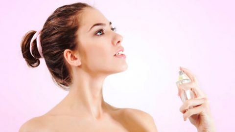 تجنبي هذه الأخطاء عند تطبيق عطرك بالصيف