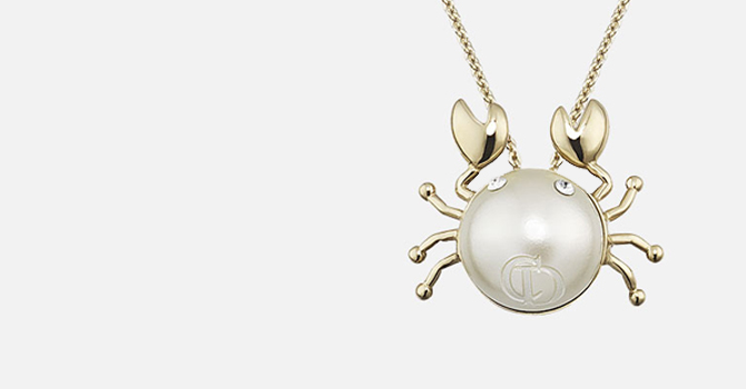 إختاري قلادتك وفقاً ليوم ميلادك مع ديور