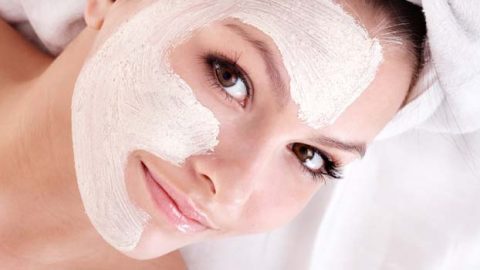 وصفات بودرة الأرز تغمركِ ببشرة فاتحة ومشرقة