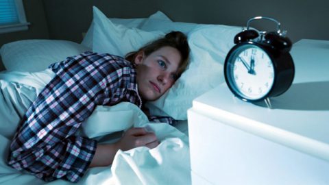 كيف تتغلبي على الأرق بالطعام ؟