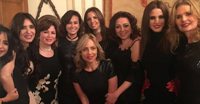 إلهام شاهين تحتفل بعيد ميلادها وسط النجوم .. كم أصبح عمرها؟