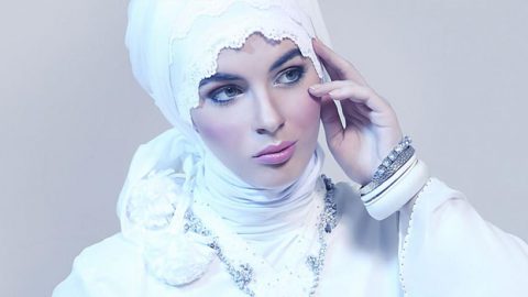 8 طرق رائعة لإضافة الأبيض لحجابك