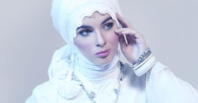 8 طرق رائعة لإضافة الأبيض لحجابك