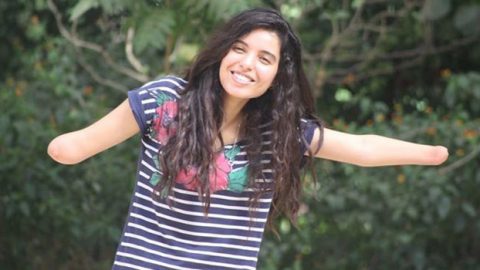 ولدت بدون يدين وأصبحت خبيرة ويب.. قصة الفتاة المغربية إكرام