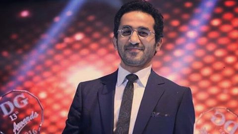 بالفيديو: أحمد حلمي يسخر من منى زكي في حفل دير جيست 2016