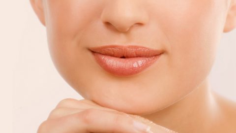 كيف تعتنين بمنطقة ما حول الفم؟
