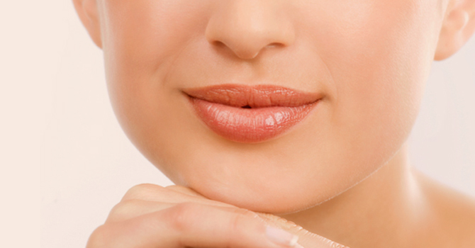 كيف تعتنين بمنطقة ما حول الفم؟