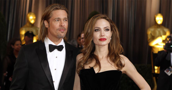 أنجلينا جولي وبراد بيت بأحد النوداي الليلة