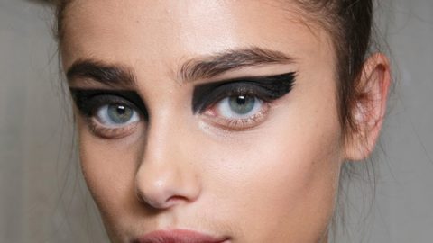 صيحة الأي لاينر السميك من Vionnet ربيع 2016