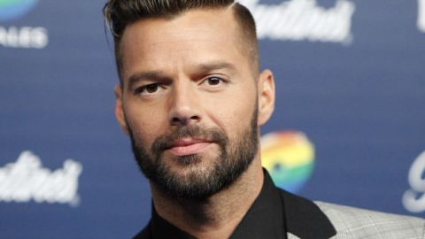 ريكي مارتن لأول مرة يغني بنهائيات ذا فويس