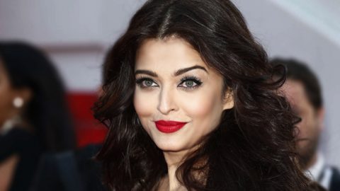 آيشوريا الراي تفقد ملامحها على غلاف مجلة VOGUE