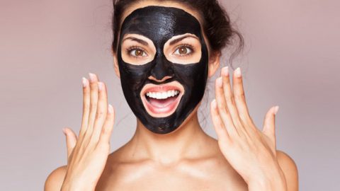 الفحم النشط وسيلة جديدة تمنحكِ بشرة خالية من العيوب