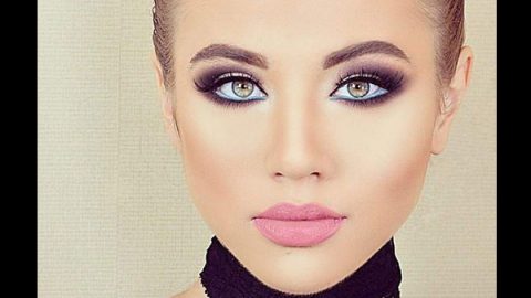 مكياج دخاني مع كحل أزرق للعيون الصغيرة من وائل فارس