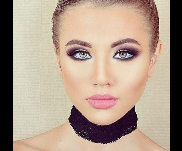 مكياج دخاني مع كحل أزرق للعيون الصغيرة من وائل فارس