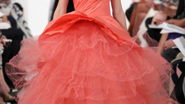 فستان أوسكار دي لارينتا ربيع 2014