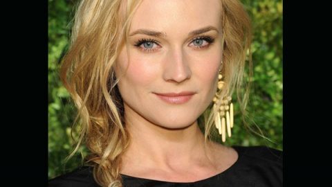 Diane Kruger بتسريحة الجديلة الجانبية الفوضوية للشعر القصير