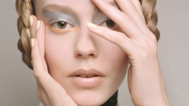 ظلال جفون ميتاليك مع احمر شفاه نيود 2015