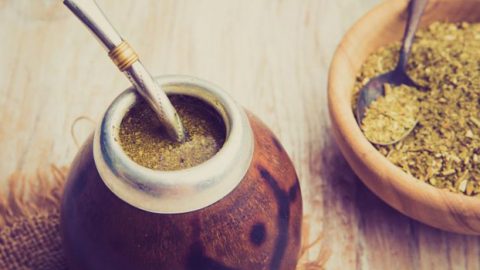 شاي برازيلي يعالج مشاكل شعرك وبشرتك نهائيًا