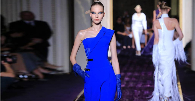 الأفارول يتألق فى مجموعة فيرساتشي خريف وشتاء 2014 2015 (أزياء راقية)