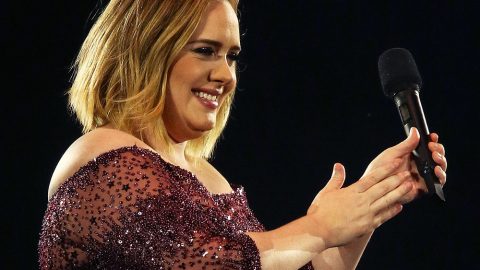 بالفيديو: عرض زواج مثلي في حفل أديل الأخير