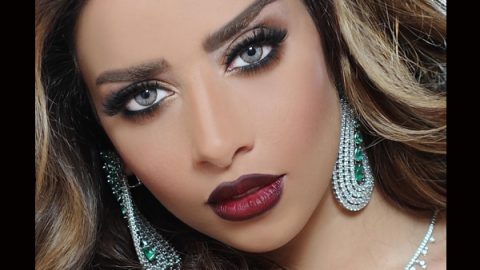 بلقيس فتحي بمكياج عيون دخاني دافئ مع أحمر شفاه أومبري