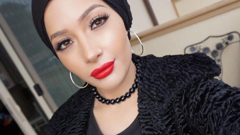 احمر شفاه احمر زاهي من نورا عافية
