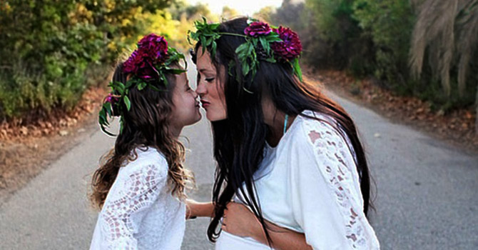 10 صور لفتيات على دروب أمهاتهن