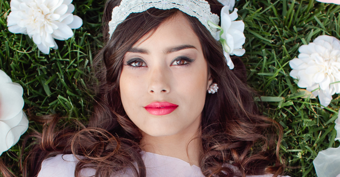 أحمر شفاه ترشحه عروس الصيف لخبيرة تجميلها