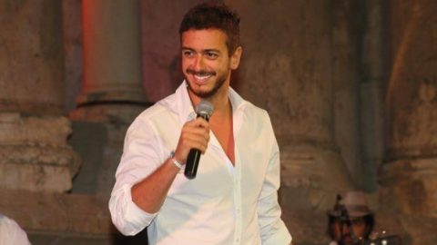 سعد لمجرد يغني لعمرو دياب بطريقته الخاصة بمهرجان جرش