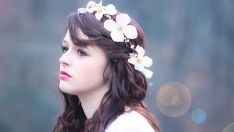 تسريحات مزينة بالورود ربيع 2014