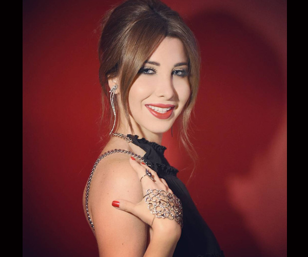 نانسي عجرم تسريحة الكعكة الخلفية