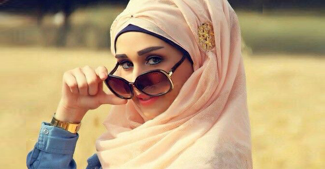 طريقة جديدة لارتداء الحجاب مع النظارة