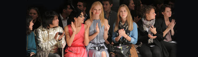 اتيكيت حضور عروض الأزياء العالمية