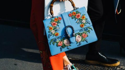 صيحة الحقائب الزرقاء لصيف ملئ بالحيوية والأشراق