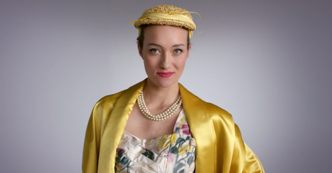 اكتشفي مائة عام من الموضة في دقيقتين